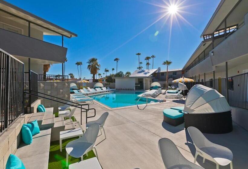 مُتل The Cole Adults Only