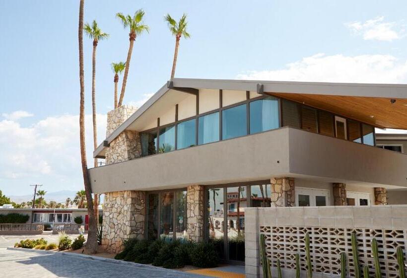 مُتل The Cole Adults Only