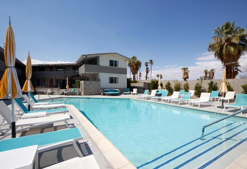 مُتل The Cole Adults Only