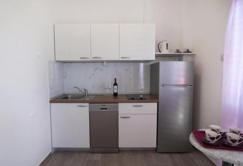 Panzió Apartmani Daša Tučepi