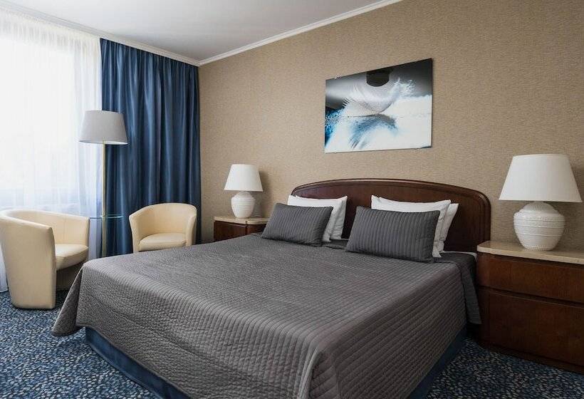 Booking Hotel Crown Piast & Spa