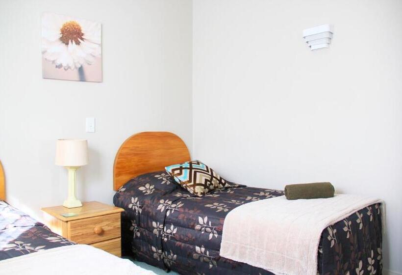 Bush Inn Court Motel