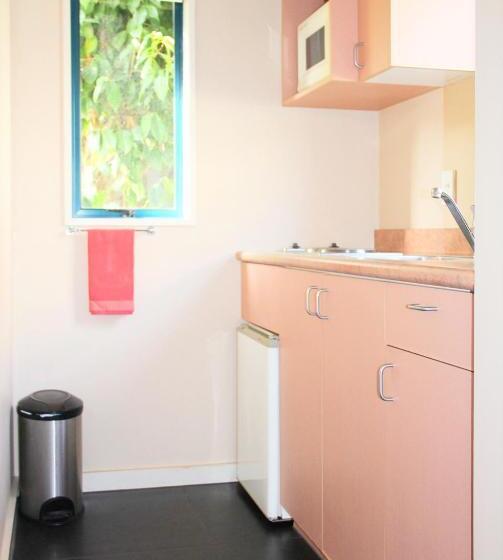 Bush Inn Court Motel