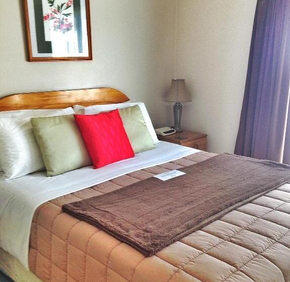 Bush Inn Court Motel