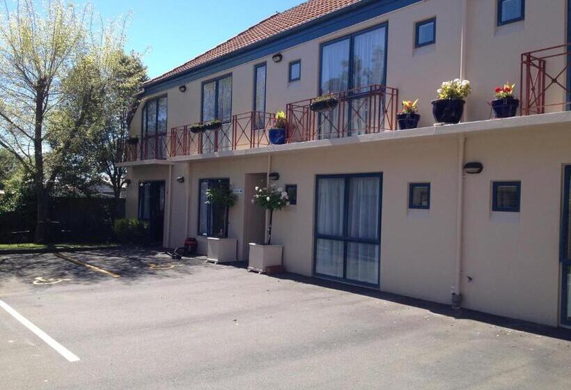 Bush Inn Court Motel