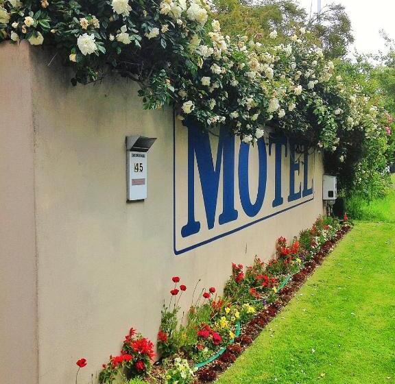 Bush Inn Court Motel