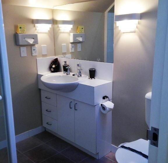 Bush Inn Court Motel