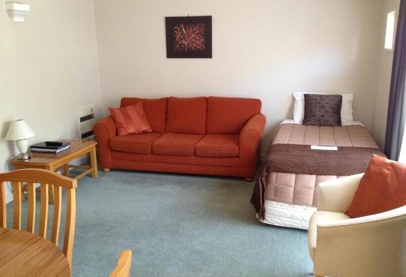 Bush Inn Court Motel