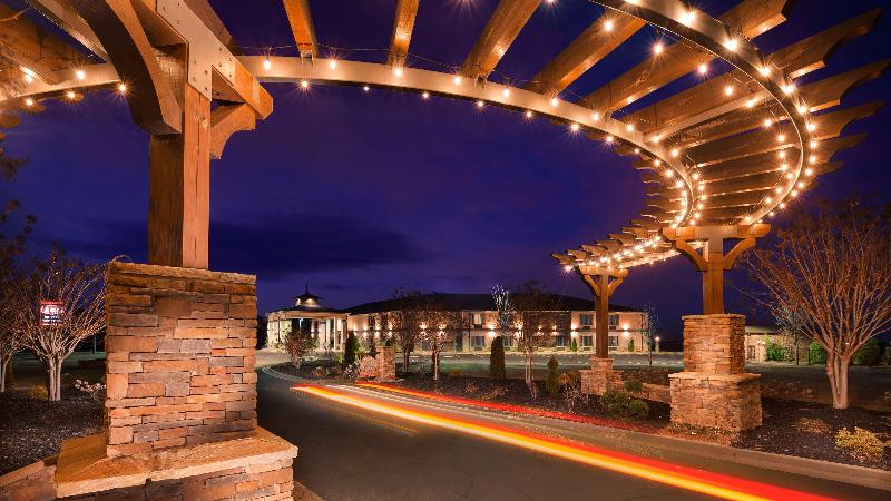 Aiden By Best Western Warm Springs Hotel And Event Center