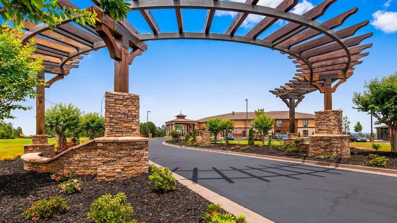 Aiden By Best Western Warm Springs Hotel And Event Center