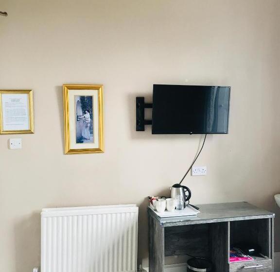 בית מלון כפרי Alexander Guest House