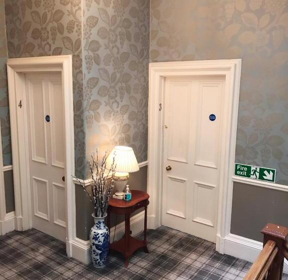 בית מלון כפרי Alexander Guest House