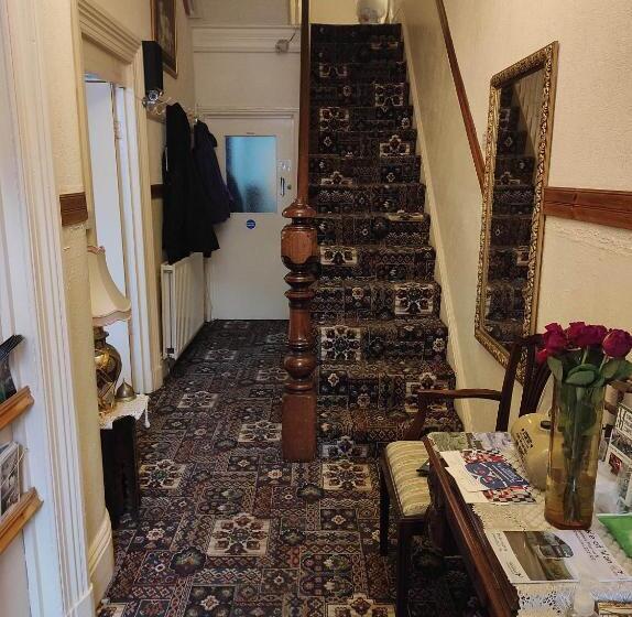 בית מלון כפרי All Seasons Guest House