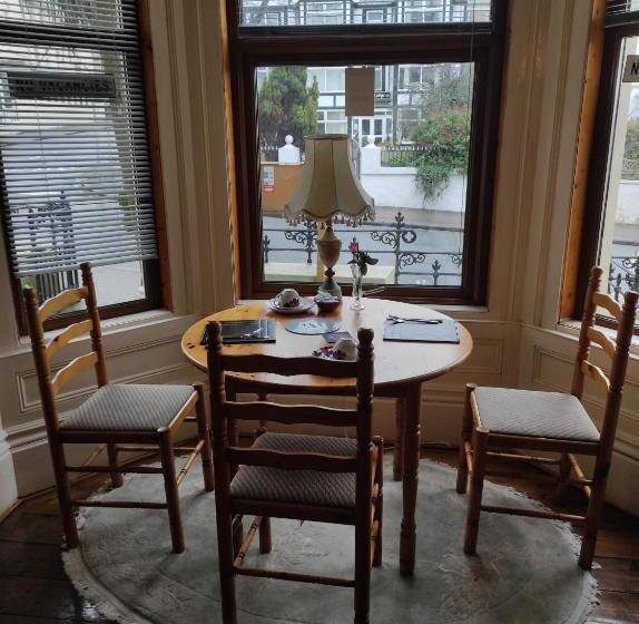 בית מלון כפרי All Seasons Guest House