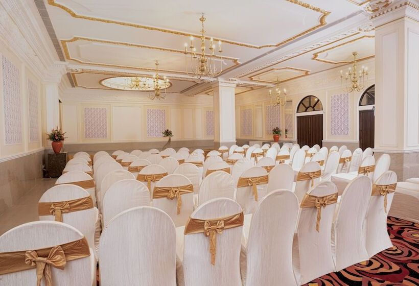 Отель Ambica Empire