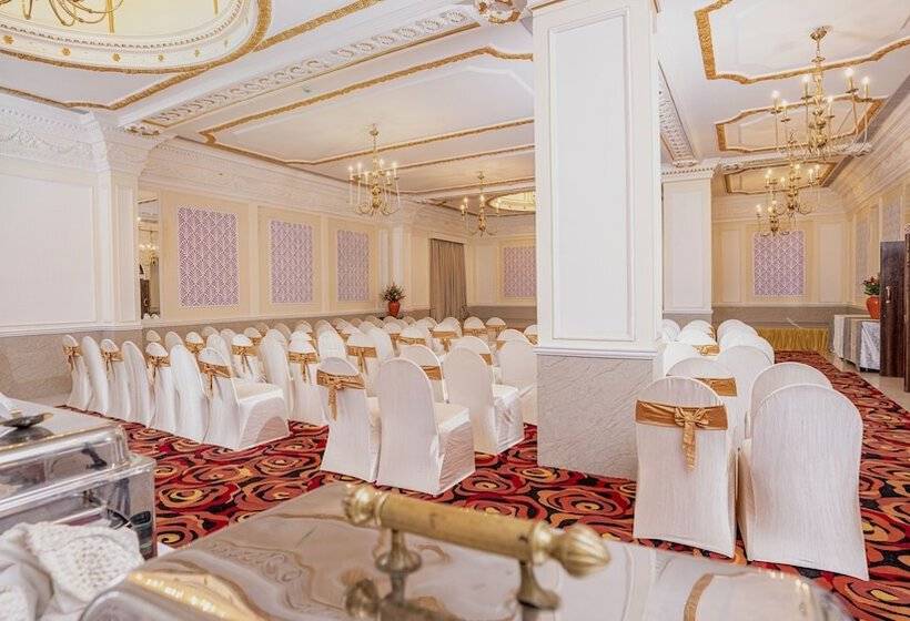 Отель Ambica Empire