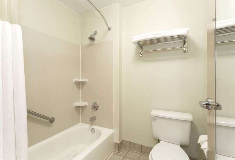 Отель Baymont By Wyndham Mason