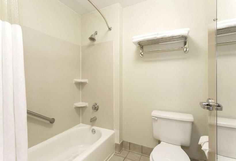 Отель Baymont By Wyndham Mason