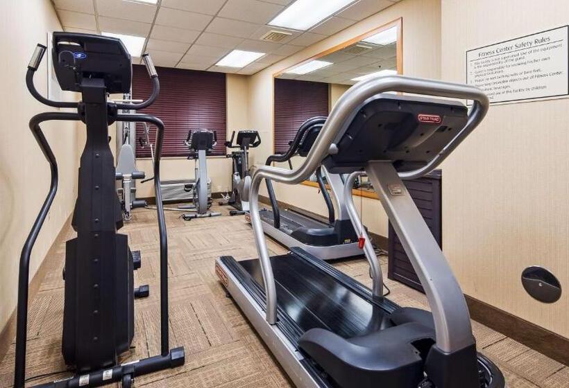 فندق Best Western Airport Inn & Suites Cleveland