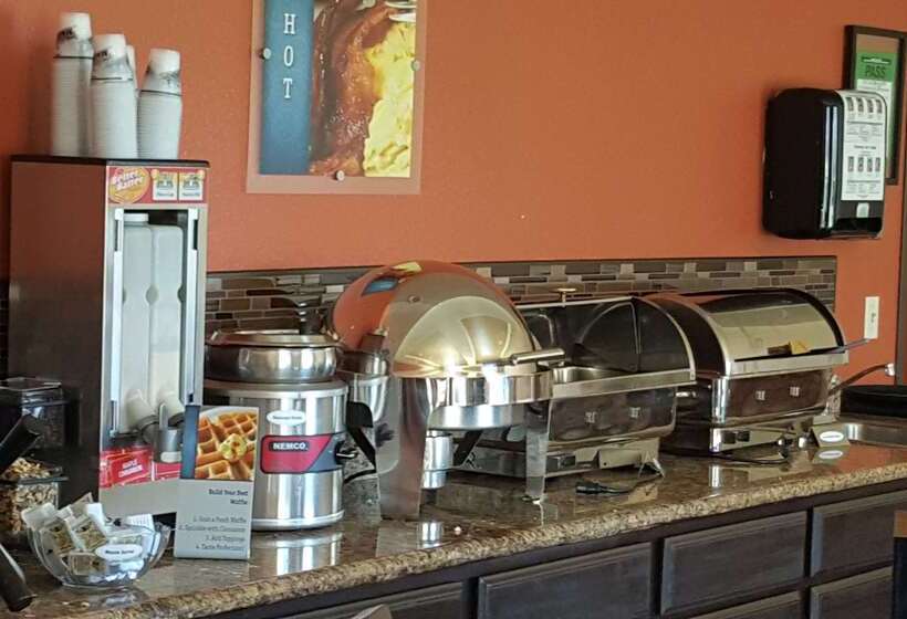 Отель Best Western Plus Airport Inn & Suites