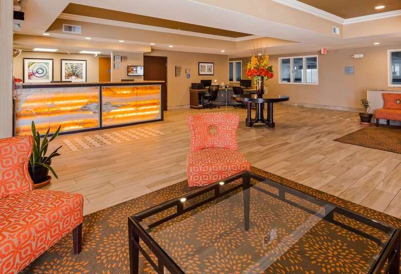 Отель Best Western Plus Airport Inn & Suites