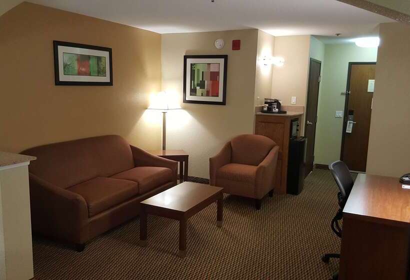 Отель Best Western Plus Airport Inn & Suites