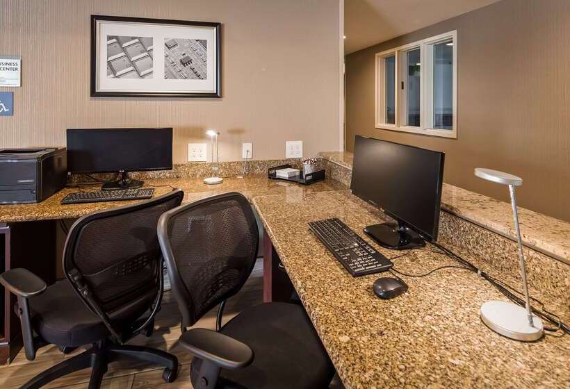 Отель Best Western Plus Airport Inn & Suites