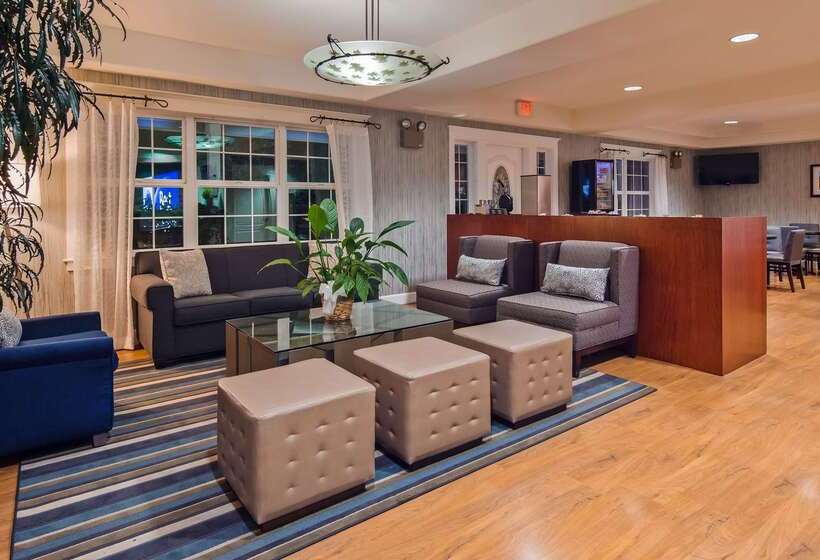 Отель Best Western Cedar Inn & Suites