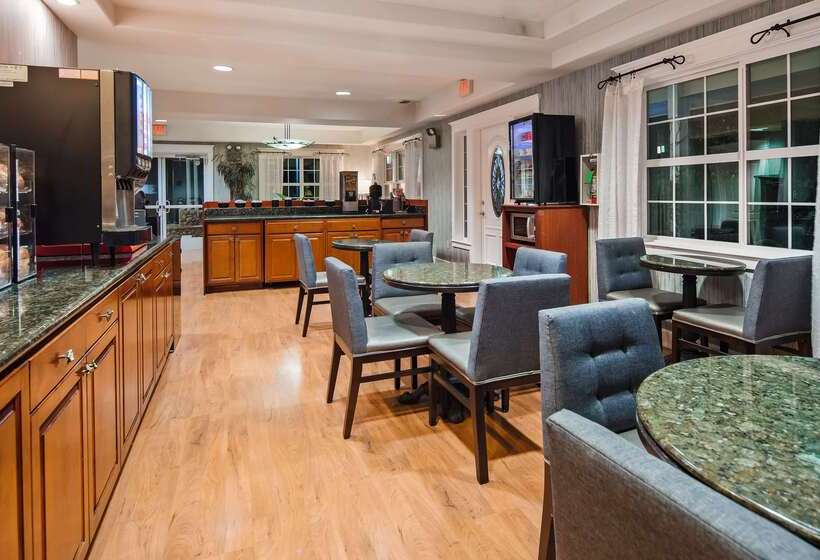 فندق Best Western Cedar Inn & Suites