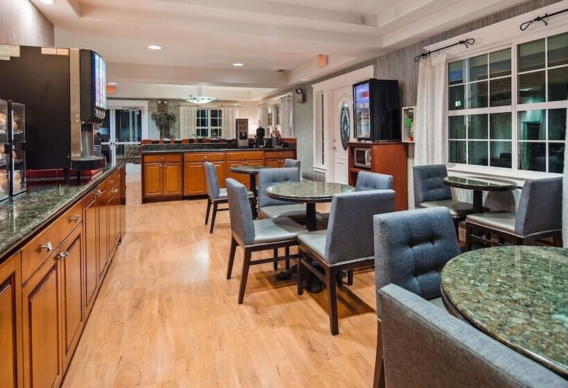 فندق Best Western Cedar Inn & Suites