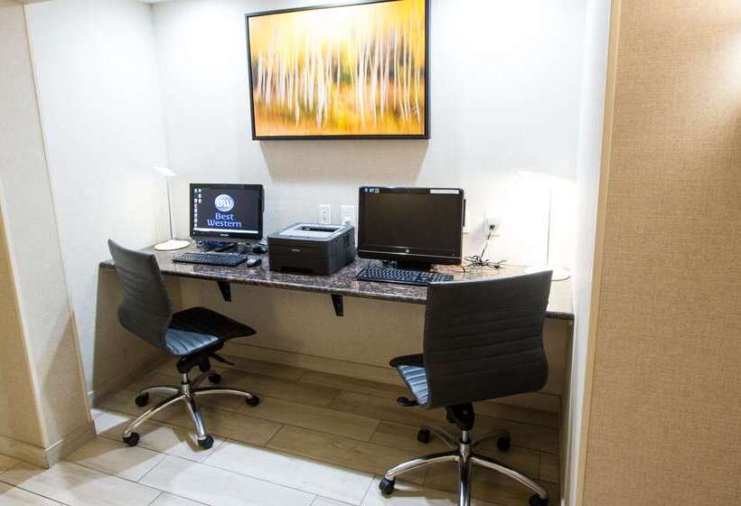 בית מלון כפרי Best Western Holiday Hills