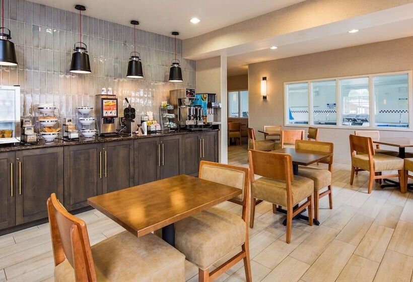 فندق Best Western Holiday Hills