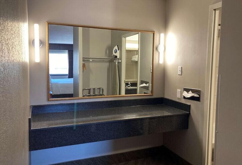 Best Western North Bay Hotel & Conference Centre