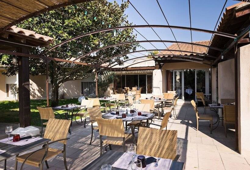 فندق Golden Tulip Avignon Le Paradou