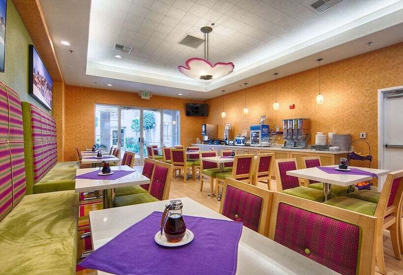 فندق Best Western Plus Capitola By The Sea Inn & Suites