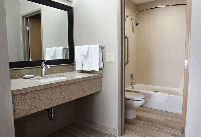 בית מלון כפרי Best Western Plus Cottontree Inn