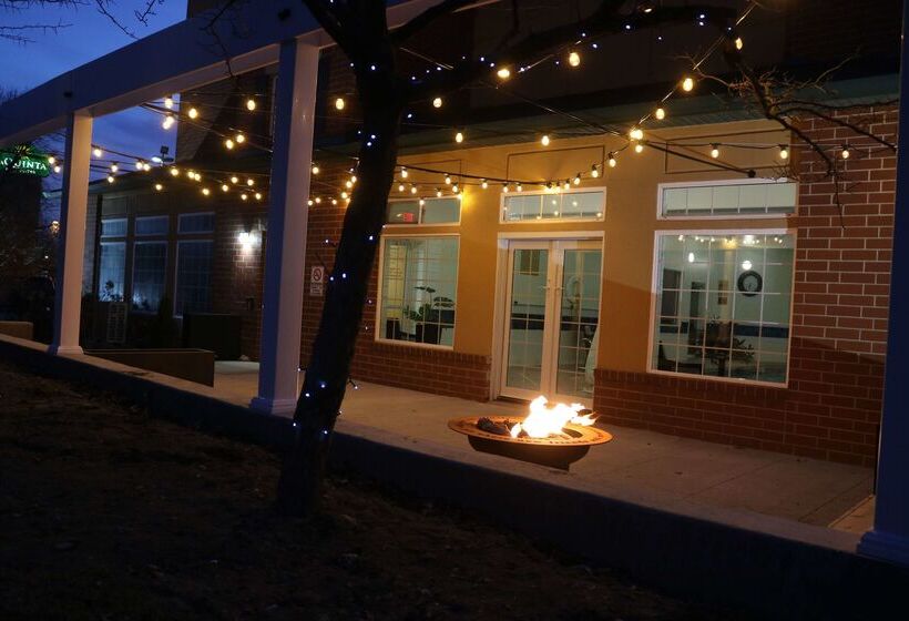 فندق Best Western Plus Des Moines West Inn & Suites