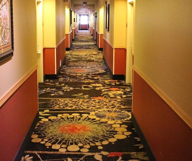 فندق Best Western Plus Des Moines West Inn & Suites