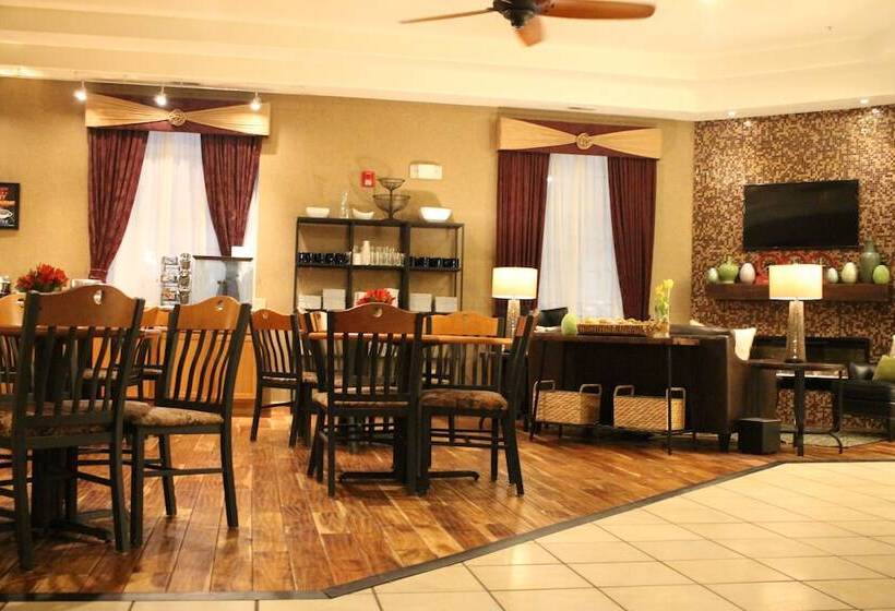 فندق Best Western Plus Des Moines West Inn & Suites