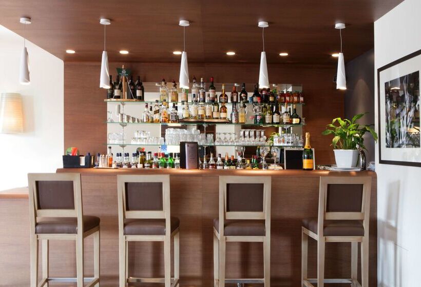 Отель Best Western Plus Hostellerie Du Vallon