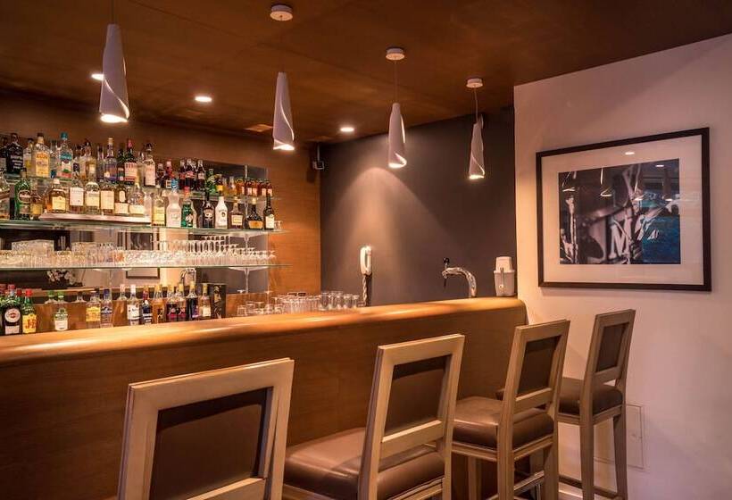 Отель Best Western Plus Hostellerie Du Vallon