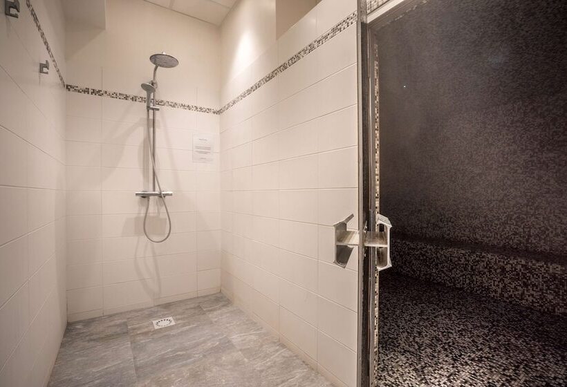 Отель Best Western Plus Hostellerie Du Vallon