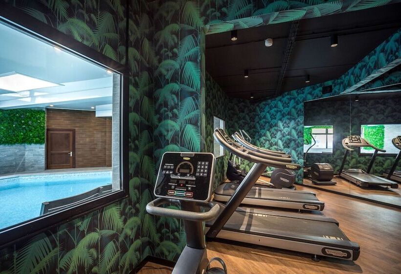 Отель Best Western Plus Hostellerie Du Vallon