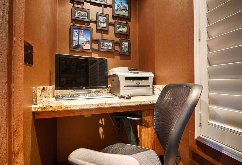 فندق Best Western Plus Humboldt Bay Inn