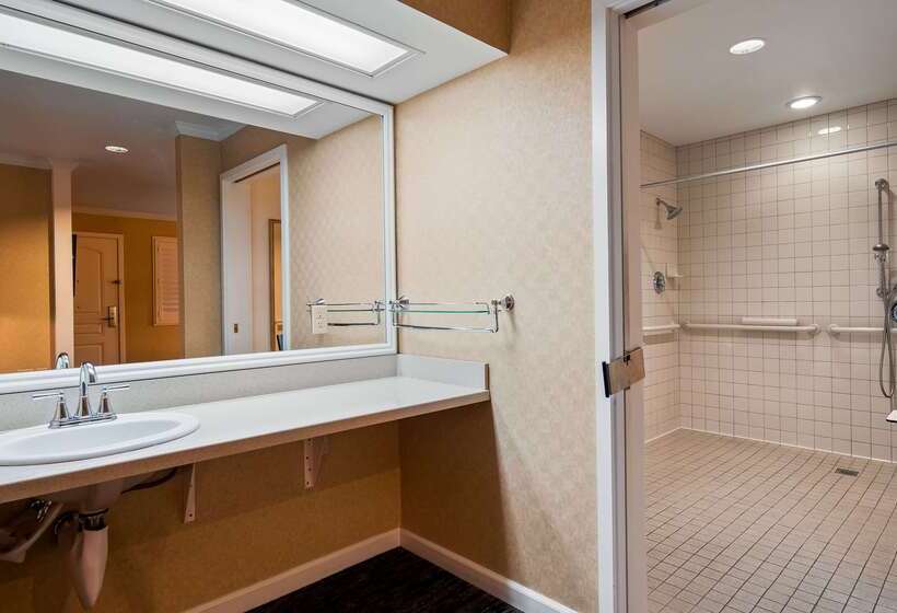 فندق Best Western Plus Humboldt Bay Inn