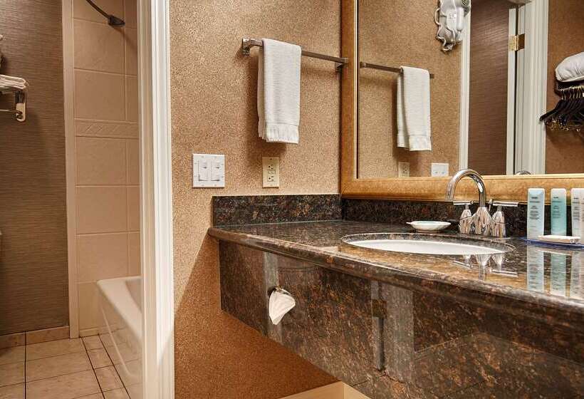 فندق Best Western Plus Humboldt Bay Inn