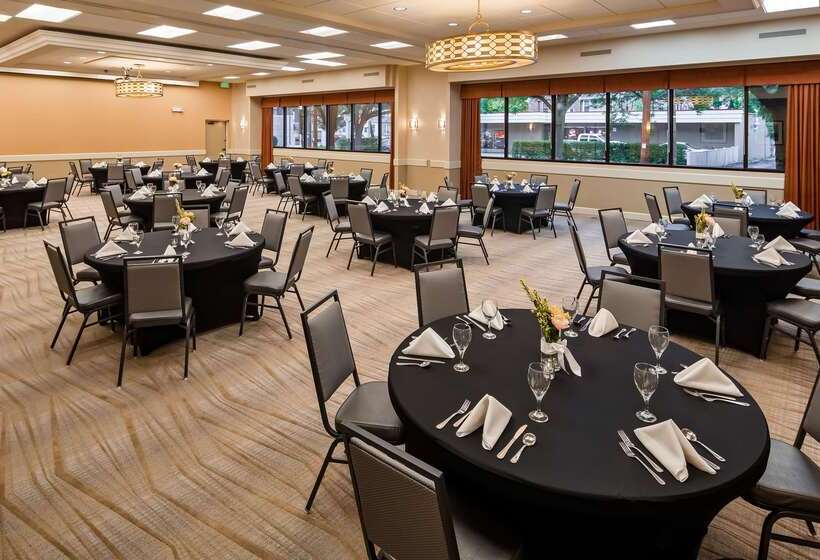 בית מלון כפרי Best Western Plus Inntowner Madison