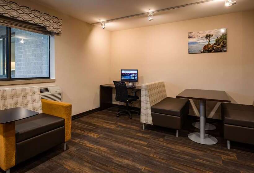 בית מלון כפרי Best Western Plus Inntowner Madison