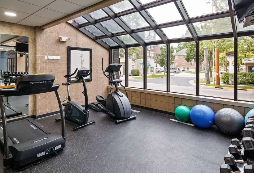 בית מלון כפרי Best Western Plus Inntowner Madison