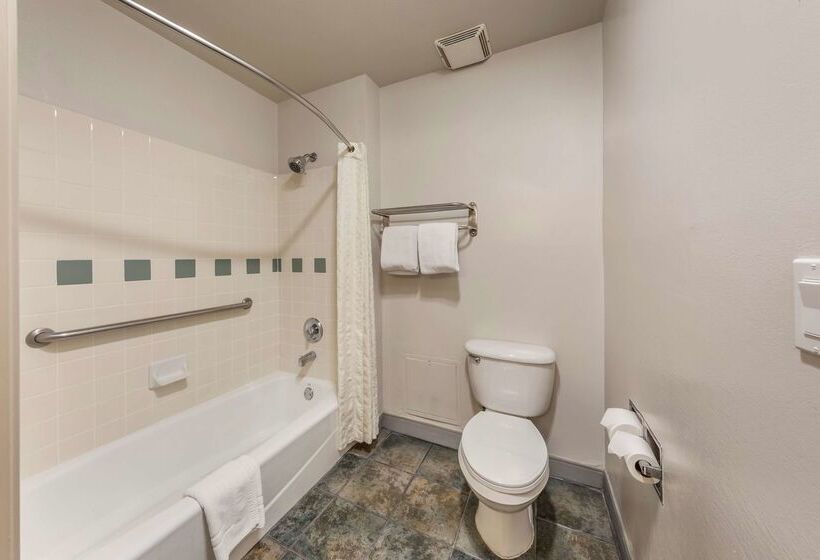 Отель Best Western Plus John Jay Inn & Suites